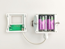 Pojemnik na baterie litowe 3.6 V z magnesami